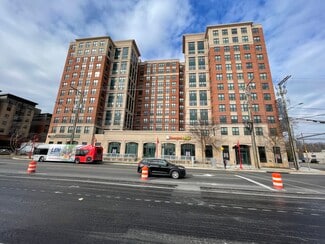 Plus de détails pour 8204 Baltimore Ave, College Park, MD - Commerce de détail à louer