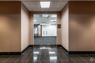 9500 Koger Blvd N, Saint Petersburg, FL for lease Interior Photo- Image 1 of 4