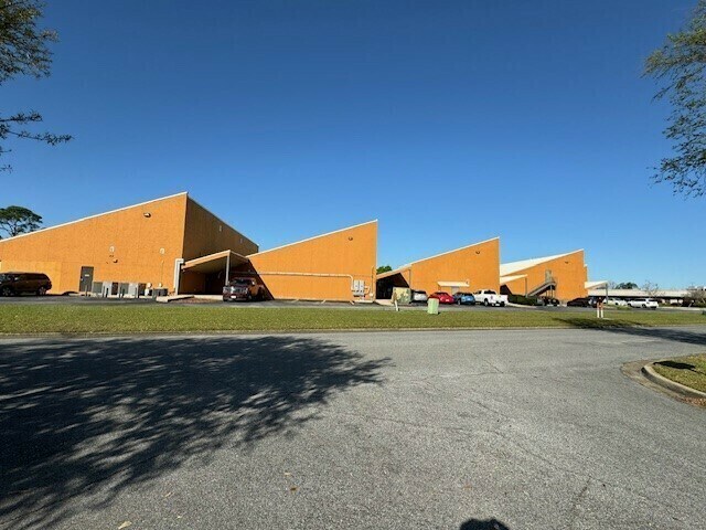 4700 Bayou Blvd, Pensacola, FL for sale Primary Photo- Image 1 of 14