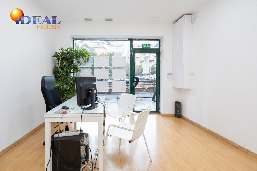 Retail in Granada for sale - Interior Photo - Image 2 of 15