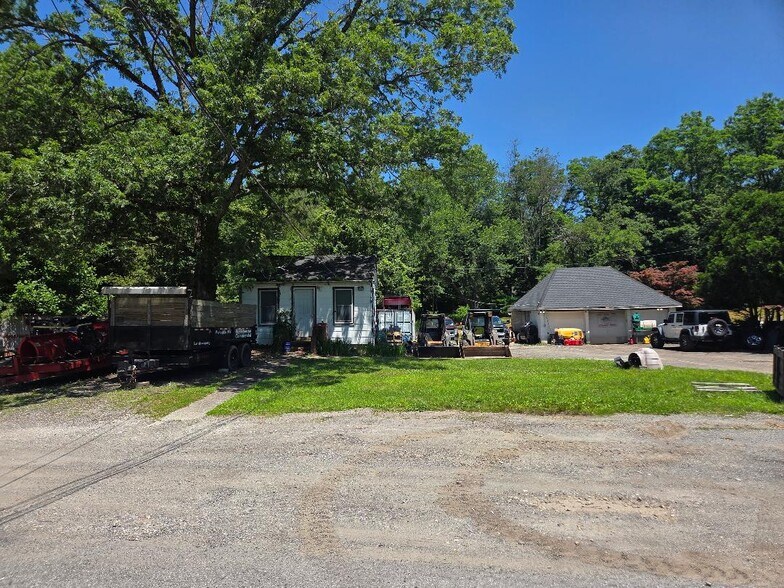 16 Ernest Ln, Mahopac, NY for lease - Building Photo - Image 3 of 7