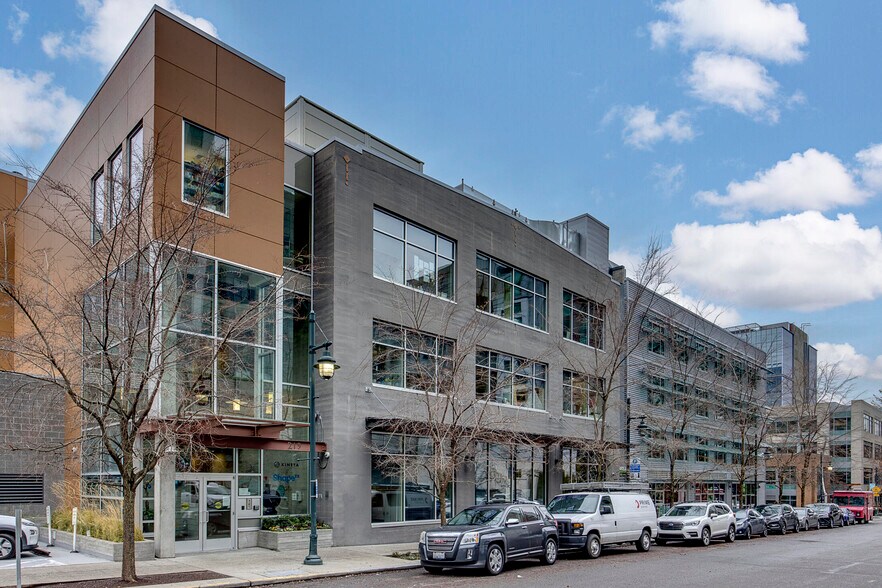 219 Terry Ave N, Seattle, WA à louer - Photo du bâtiment - Image 2 de 3