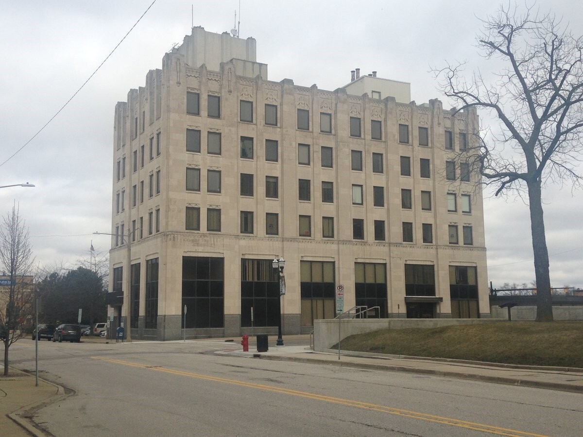 100 S Jefferson Ave, Saginaw, MI for lease Building Photo- Image 1 of 1