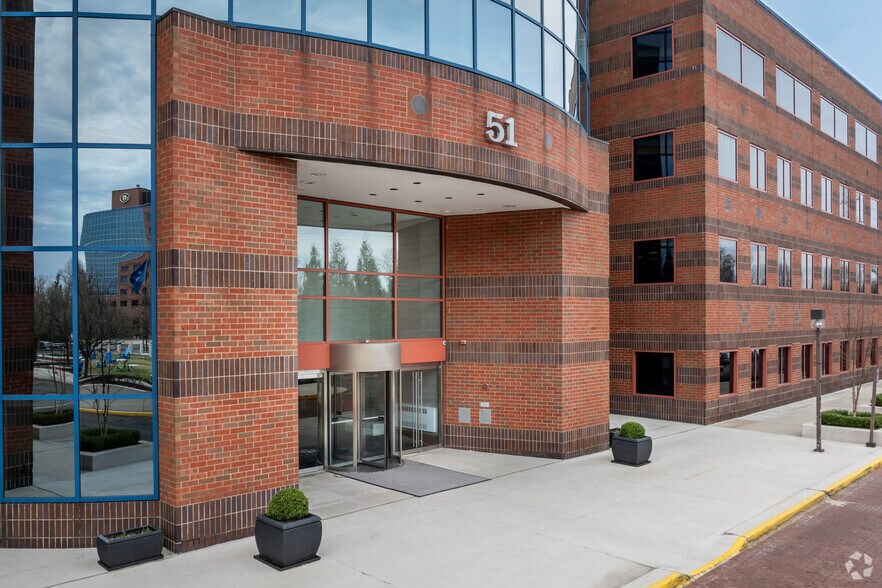 51 John F Kennedy Pky, Short Hills, NJ à louer - Photo du bâtiment - Image 2 de 5