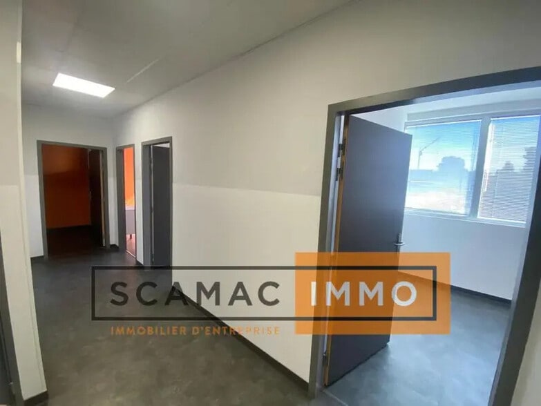 Office in Marseille for lease - Interior Photo - Image 2 of 10