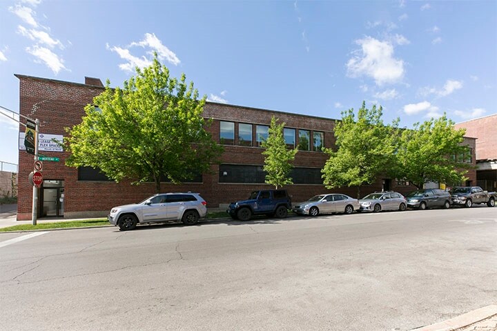 1801 W Berteau Ave, Chicago, IL à louer Photo du bâtiment- Image 1 de 14