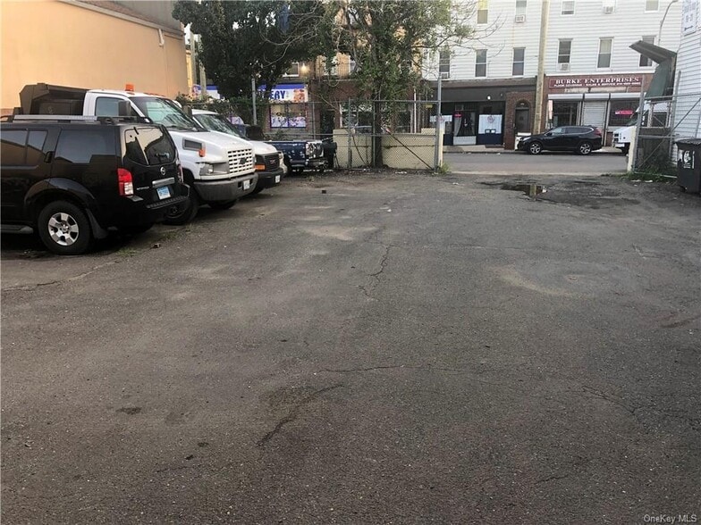 19-25 Mount Vernon Avenue Portfolio portfolio of 2 properties for sale on LoopNet.ca - Primary Photo - Image 2 of 7