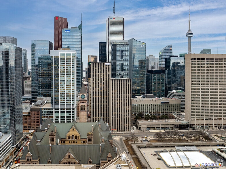 390 Bay St, Toronto, ON for lease - Building Photo - Image 1 of 31