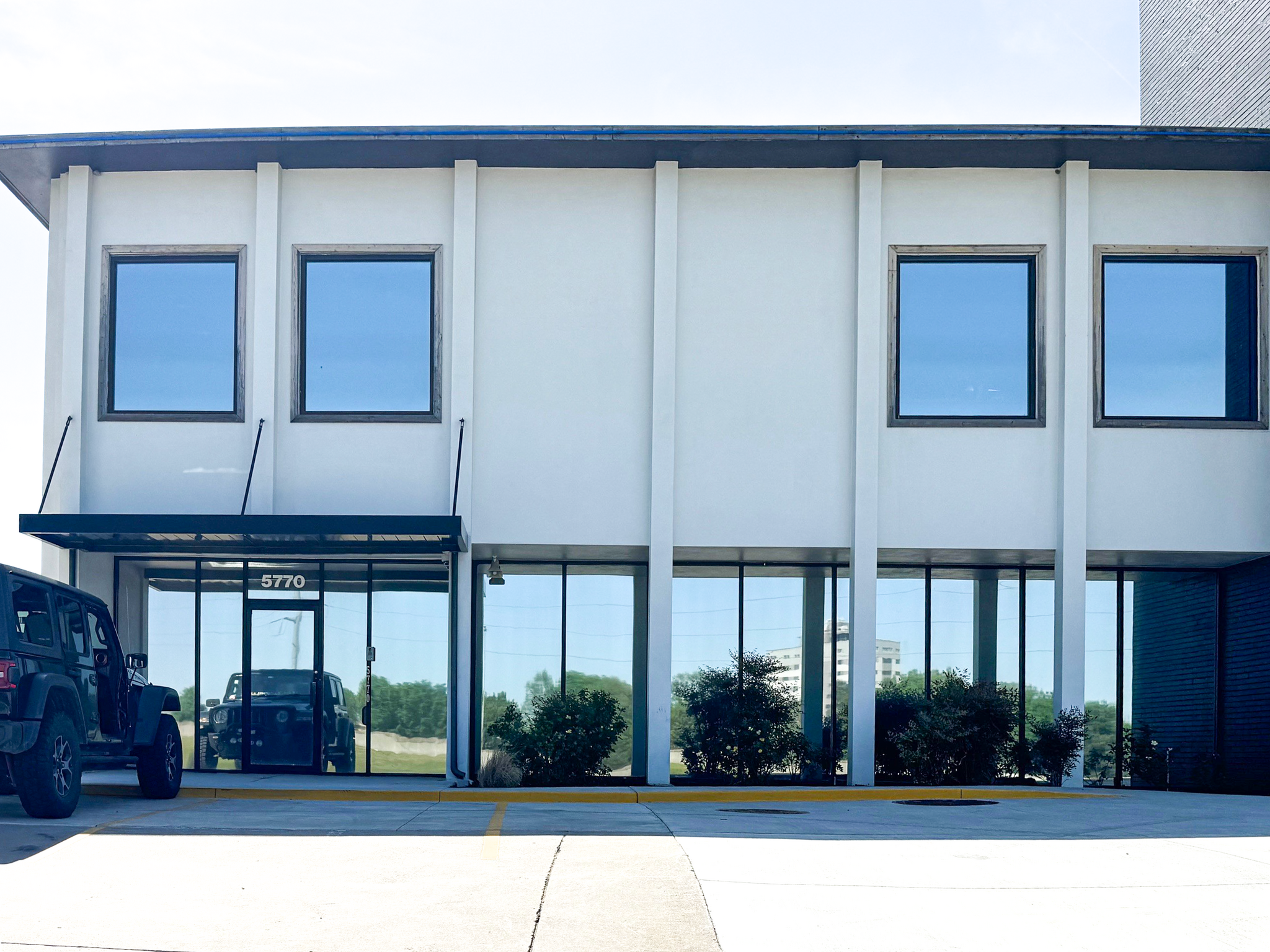 5770 E Skelly Dr, Tulsa, OK for lease Building Photo- Image 1 of 21