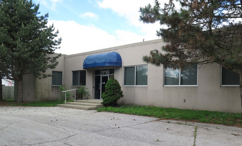 1718 Lafayette Rd, Indianapolis, IN à vendre - Photo du bâtiment - Image 3 de 4