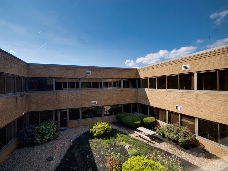 580 Main St, Bolton, MA à louer - Photo du bâtiment - Image 3 de 11