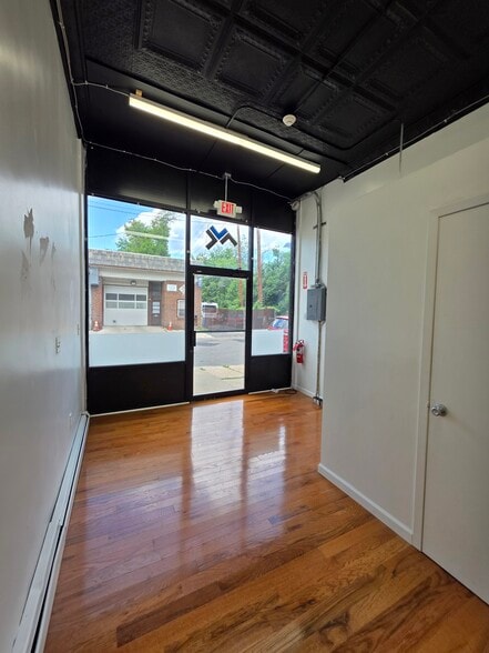 30 W Fort Lee Rd, Bogota, NJ for lease - Building Photo - Image 2 of 6