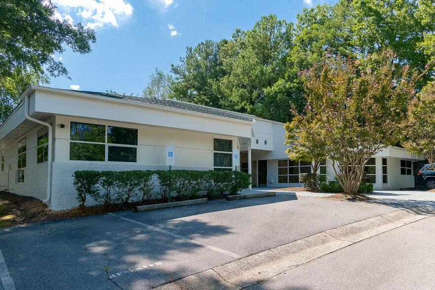 3124 Blue Ridge Rd, Raleigh, NC à louer - Photo du bâtiment - Image 3 de 3