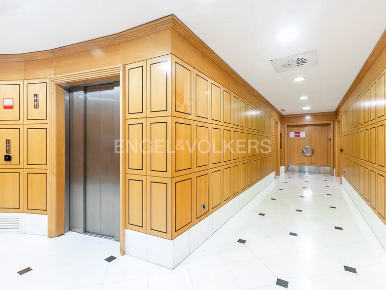 Bureau dans Barcelone à louer - Hall d’entrée - Image 2 de 3