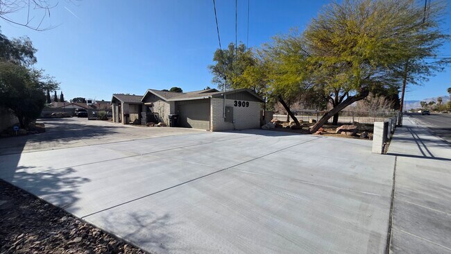 More details for 3909 Vegas Dr, Las Vegas, NV - Office for Sale