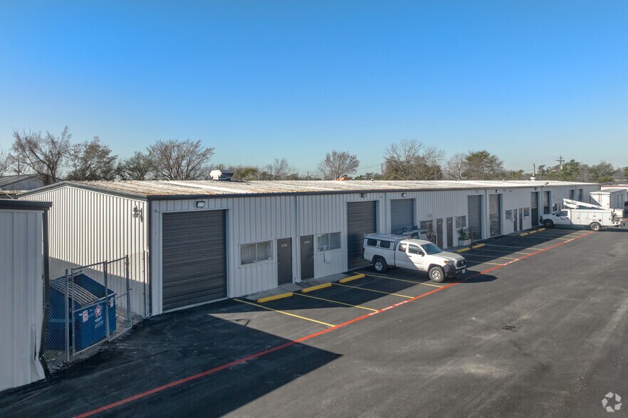 7752 Hammerly Blvd, Houston, TX à louer - Photo du bâtiment - Image 2 de 6