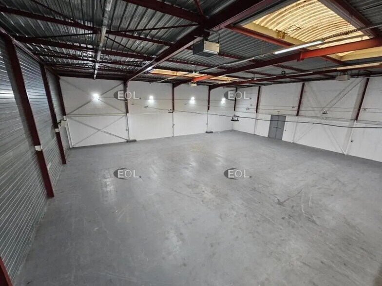 Flex in Ivry-sur-Seine for lease - Building Photo - Image 3 of 7