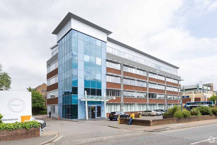Station Way, Crawley for lease - Building Photo - Image 1 of 17