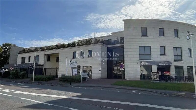 Office in Torcy for lease - Building Photo - Image 1 of 11