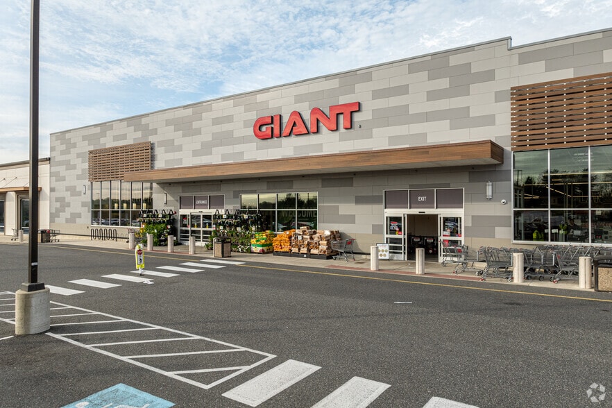 2180 W Chester Pike, Broomall, PA for lease - Building Photo - Image 3 of 17