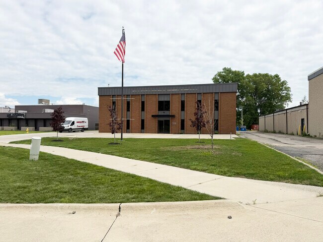 Plus de détails pour 42628 Executive Dr, Harrison Township, MI - Industriel à louer