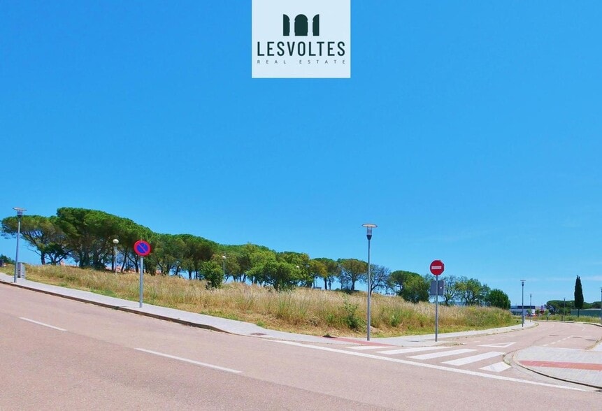 Residencial Mas Borrell portfolio of 5 properties for sale on LoopNet.ca - Primary Photo - Image 1 of 4