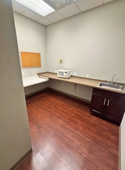 502 Lantana Dr, Hockessin, DE for lease - Interior Photo - Image 3 of 4