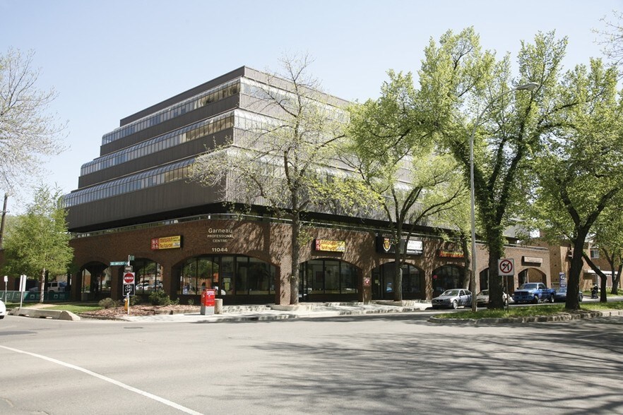 11044 82nd Ave, Edmonton, AB à vendre - Photo du bâtiment - Image 2 de 7