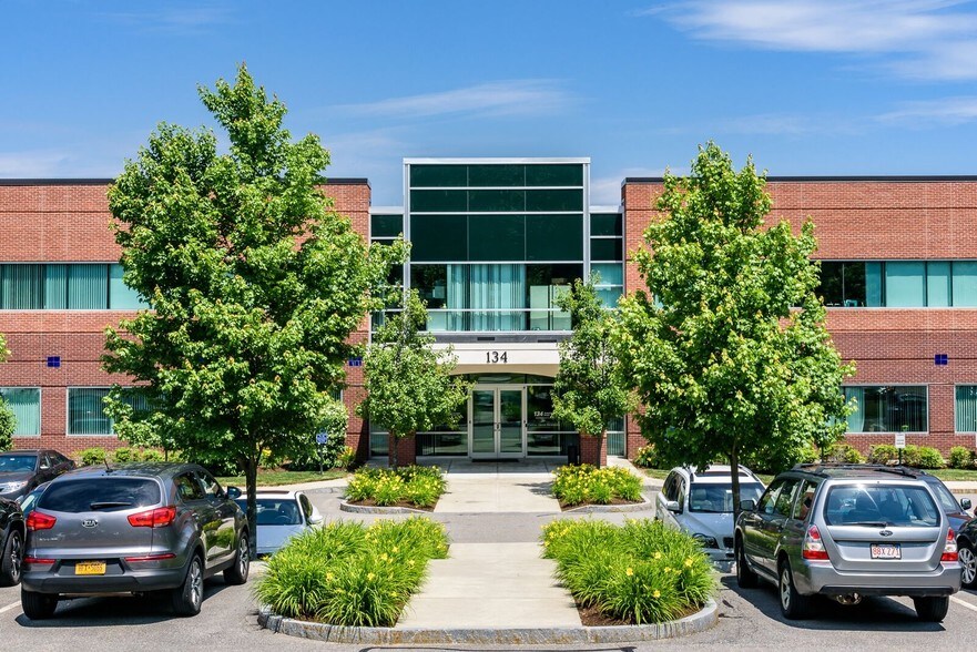 134 Turnpike Rd, Southborough, MA à louer - Photo du bâtiment - Image 3 de 30