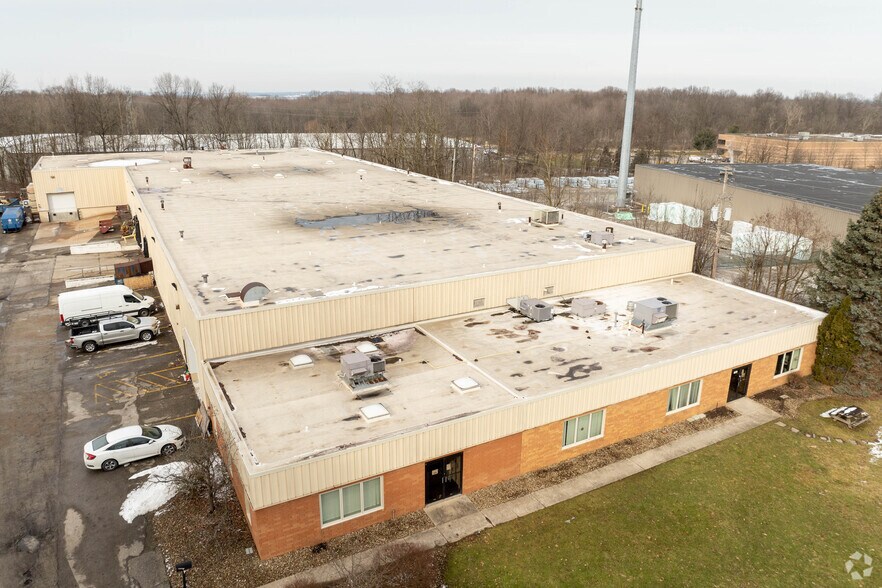 1943 Midway Dr, Twinsburg, OH à louer - Photo du bâtiment - Image 3 de 5