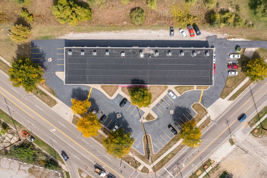 3725 S Saginaw St, Flint, MI for sale - Building Photo - Image 3 of 8