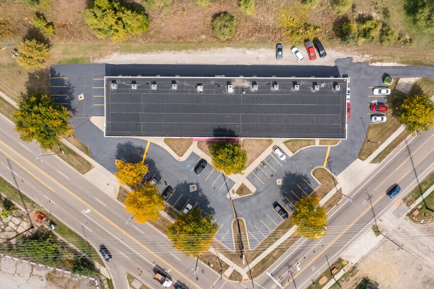 3725 S Saginaw St, Flint, MI à vendre - Photo du bâtiment - Image 3 de 8