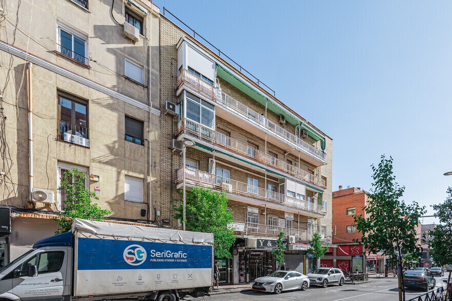 Immeuble residentiel dans Madrid, Madrid à vendre - Photo du bâtiment - Image 2 de 2