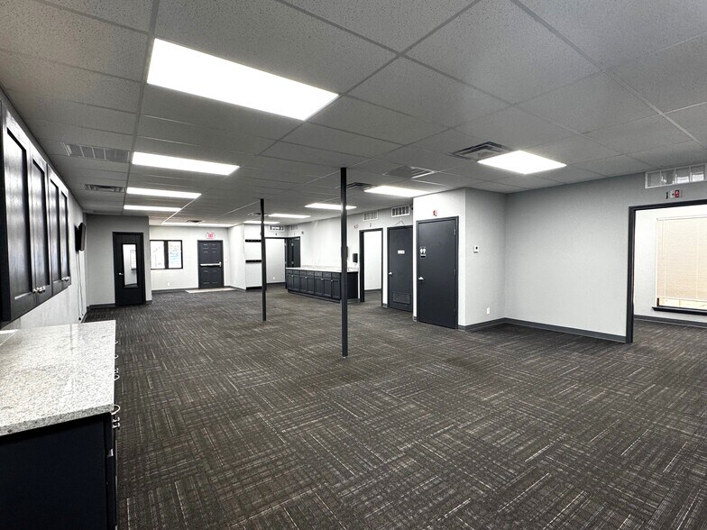 501 E 15th St, Edmond, OK à louer - Photo du bâtiment - Image 3 de 9