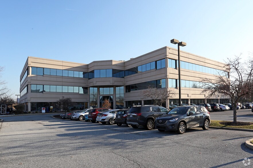 300 Stevens Dr, Lester, PA à louer - Photo du bâtiment - Image 1 de 19