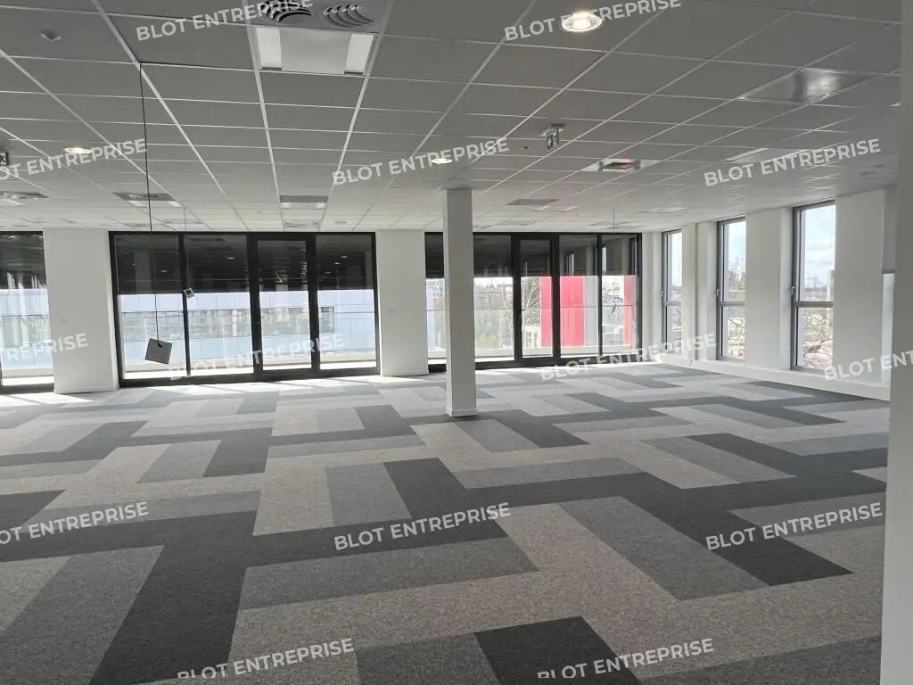 Office in Cesson-Sévigné for lease Interior Photo- Image 1 of 4