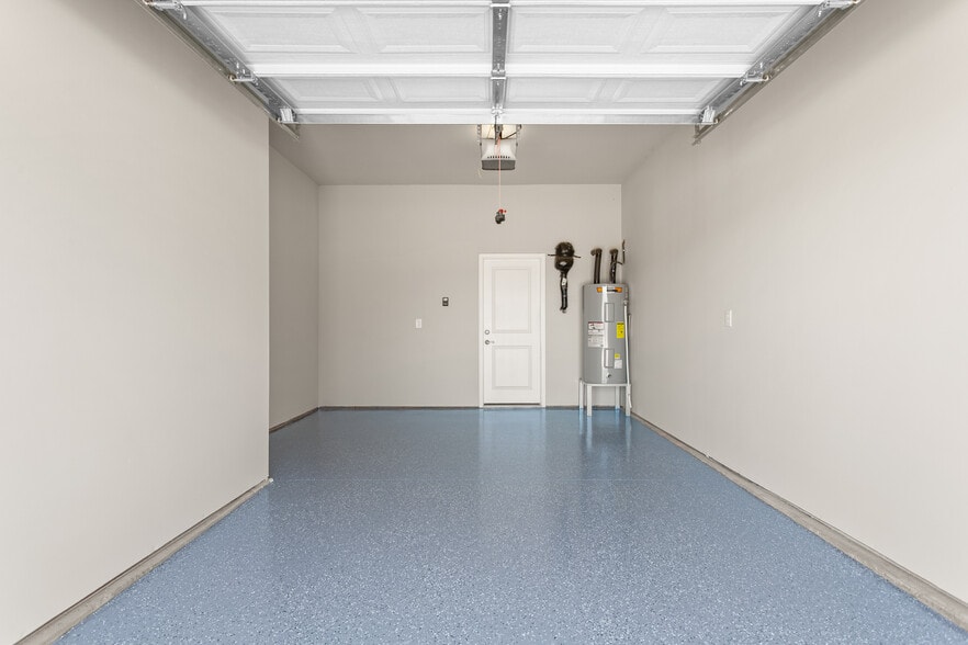 2325-2385 Tribek Ct, Burlington, NC à vendre - Photo du bâtiment - Image 2 de 17