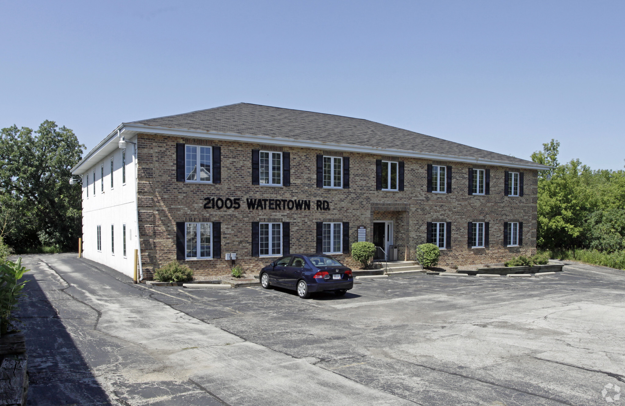 21005 Watertown Rd, Waukesha, WI for lease Building Photo- Image 1 of 4