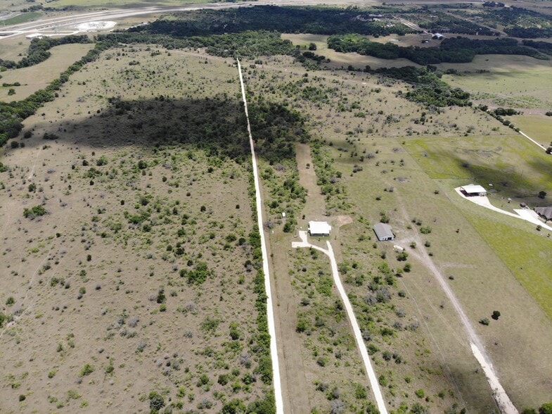 1175 Borchert loop, Lockhart, TX for sale - Building Photo - Image 2 of 4