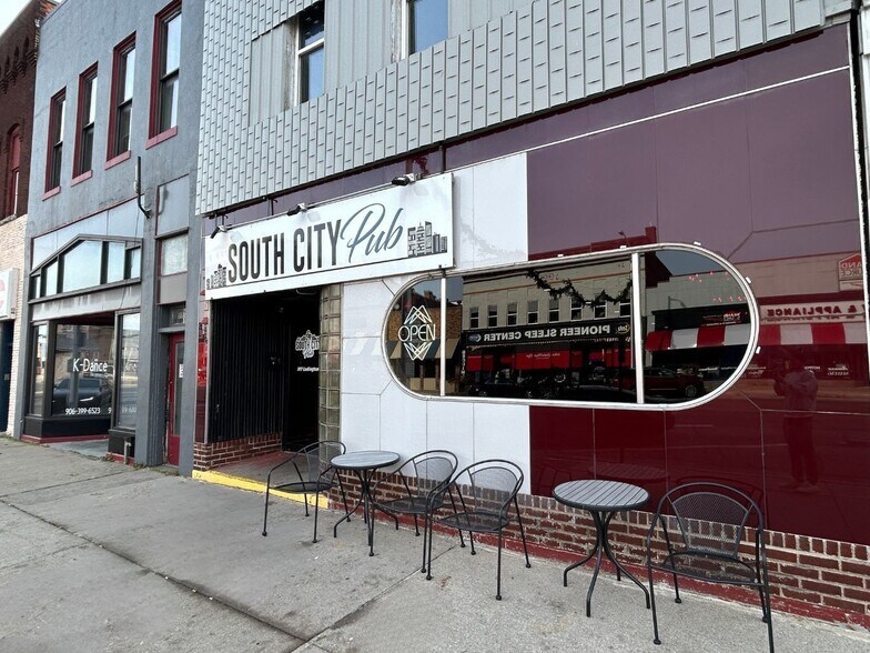 1117 Ludington St, Escanaba, MI à vendre - Photo du bâtiment - Image 3 de 27