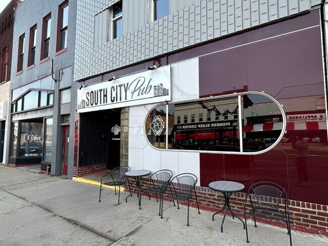 Plus de détails pour 1117 Ludington St, Escanaba, MI - Commerce de détail à vendre