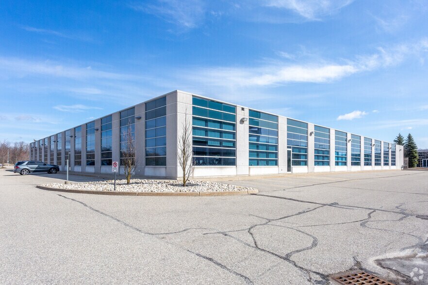 615 Kumpf Dr, Waterloo, ON for lease - Building Photo - Image 2 of 4
