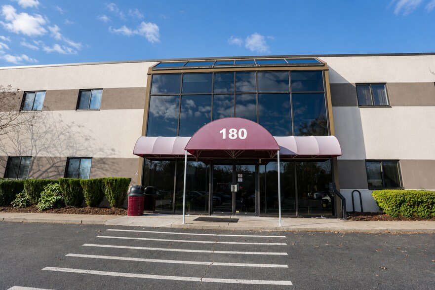 180 White Rd, Little Silver, NJ à louer - Photo du bâtiment - Image 3 de 30