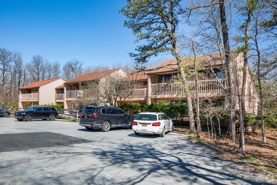16 Goodfriend Dr, East Hampton, NY for lease - Primary Photo - Image 3 of 24
