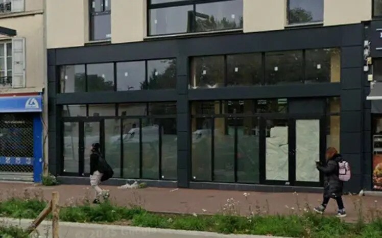 Commerce de détail dans Le Bourget à louer Photo du bâtiment- Image 1 de 4