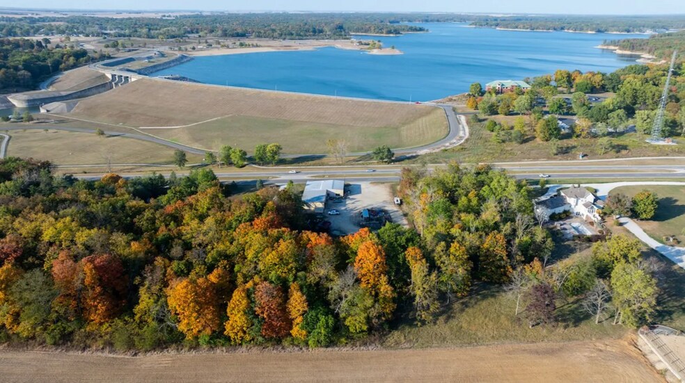 1970 Illinois 16, Shelbyville, IL à vendre - Photo du bâtiment - Image 3 de 5