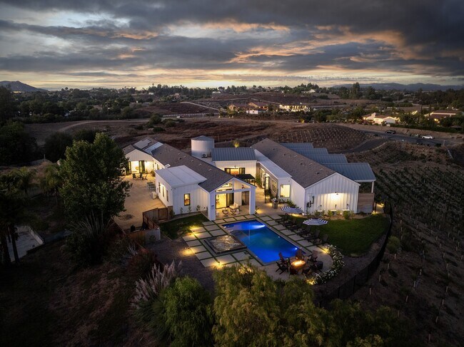 Plus de détails pour 39241 Corte Venture, Temecula, CA - Spécialité à vendre