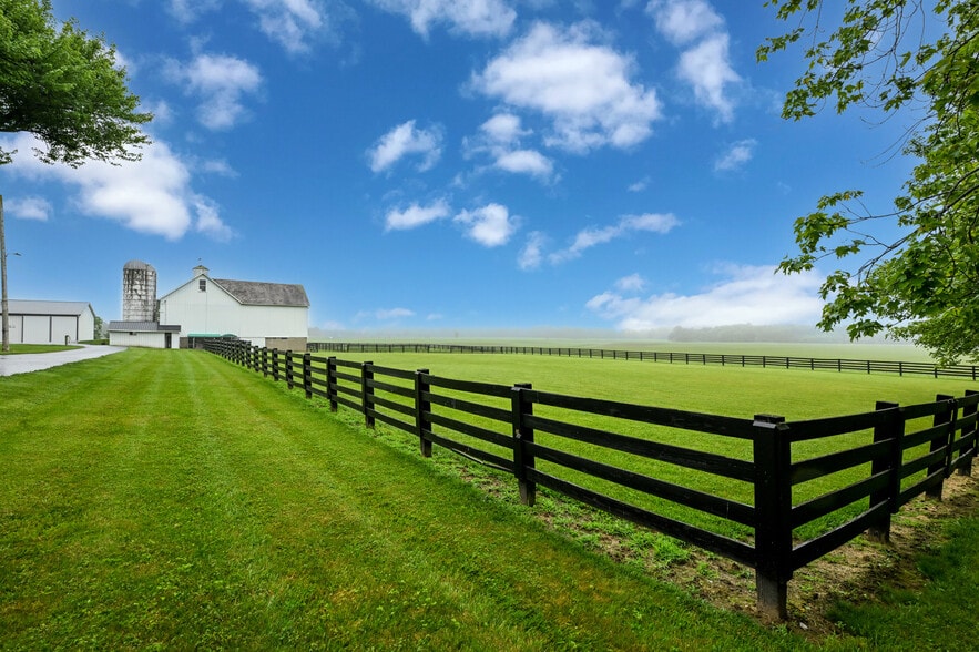 24893 US-62, Alliance, OH for sale - Building Photo - Image 3 of 36