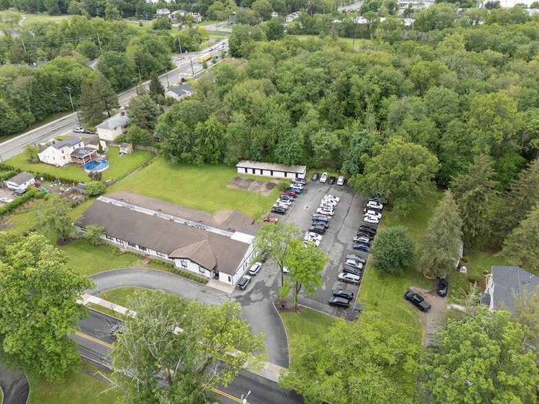 468 Parish Dr, Wayne, NJ à vendre - Photo du bâtiment - Image 2 de 7