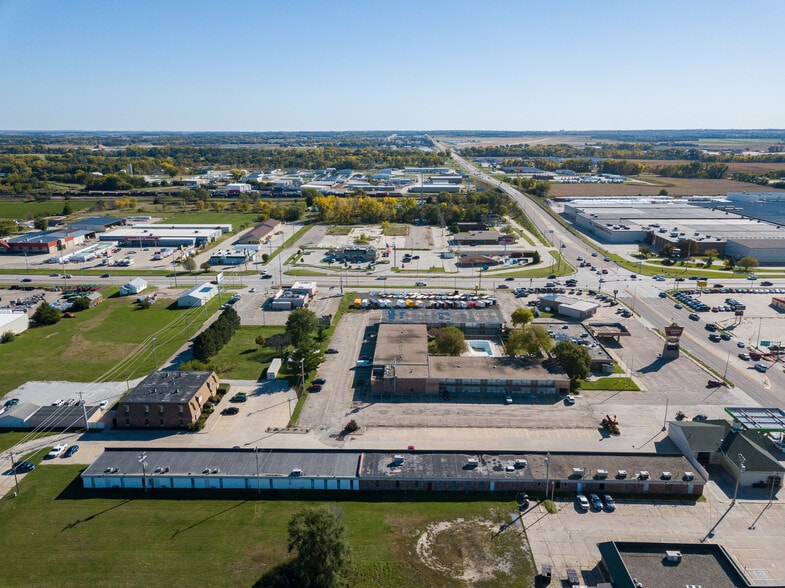 1105 S 13th St, Norfolk, NE for lease - Building Photo - Image 3 of 6